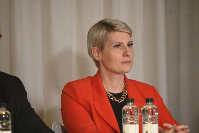 okrogla-miza, restavracija-čarda, branko-grims, jasmina-opec-vöröš, alojz-glavač