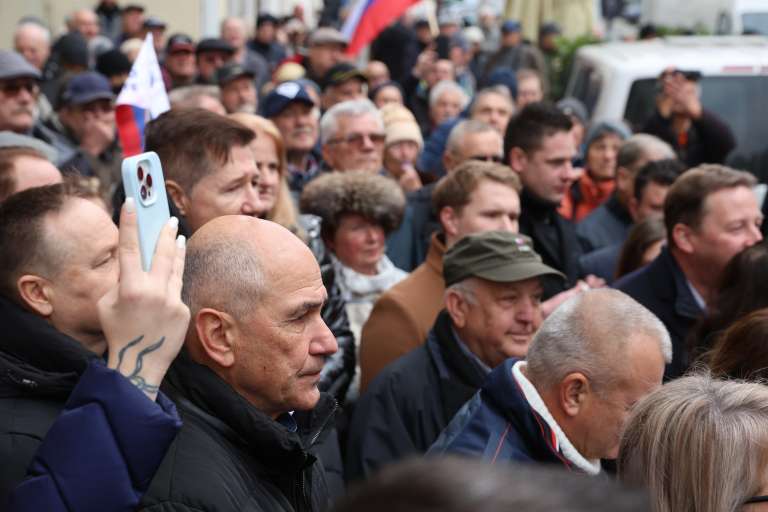 janez janša, protest, celjsko sodišče.jpg