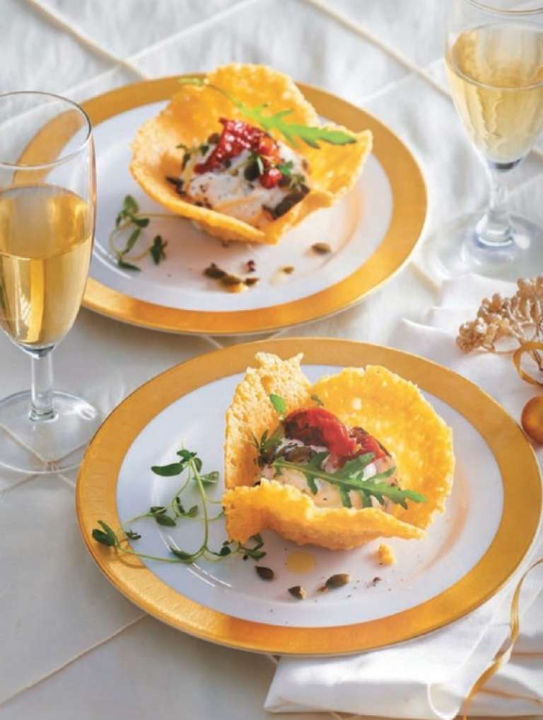 Parmezanove skodelice z nadevom iz kremnega sira.jpg