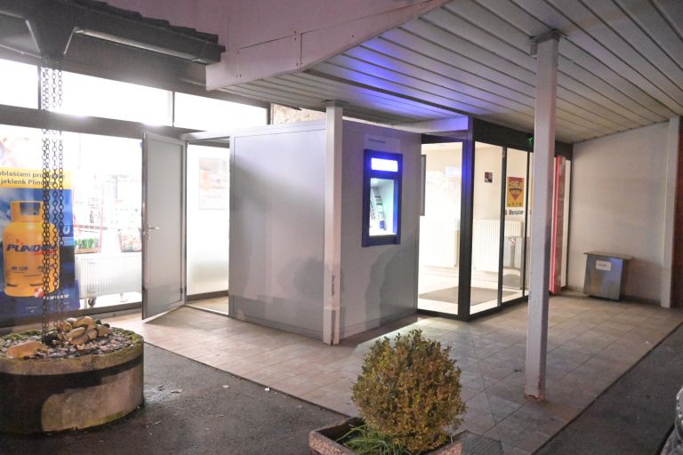 napad-na-bankomat, vržej, mercator
