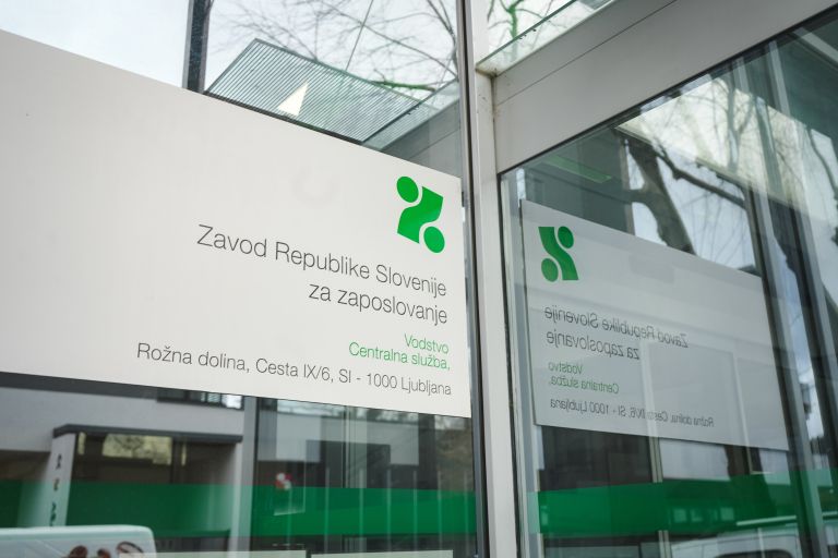 zavod za zaposlovanje, tabla, stavba