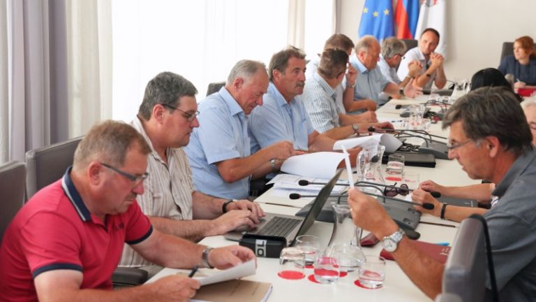 1497603576_cg_naslovnica_47.jpg