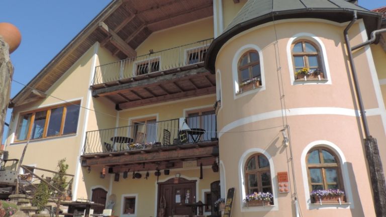 1631794175_mh-turistična_kmetija_hlebec.jpg