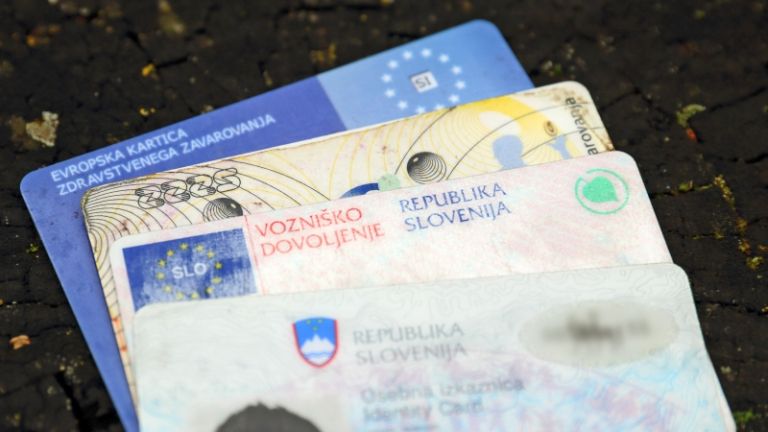 1500963395_cg_osebni_dokumenti.jpg