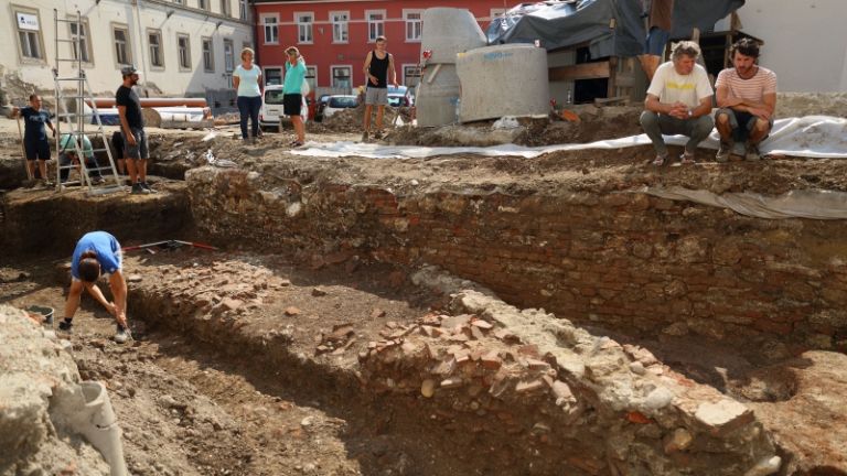 1565611509_cg_arheologija_trznica.jpg