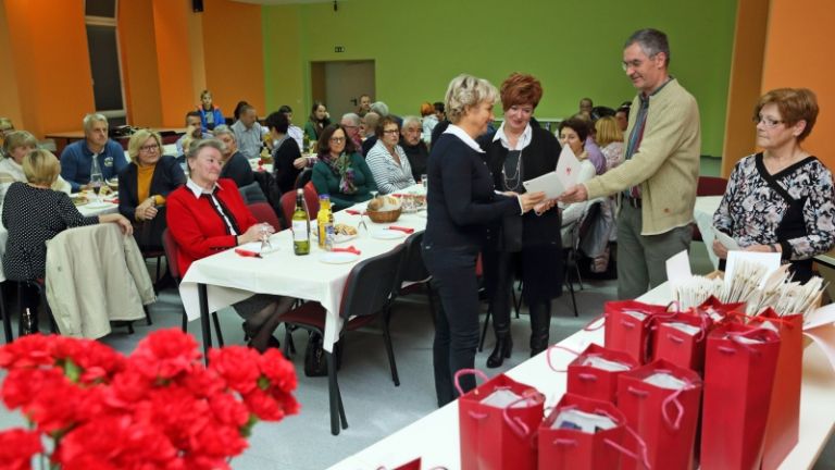 1512296205_cg_rdeci_kriz_priznanja.jpg