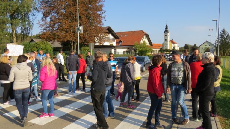 1539087198_em-protest_leskovec.jpg