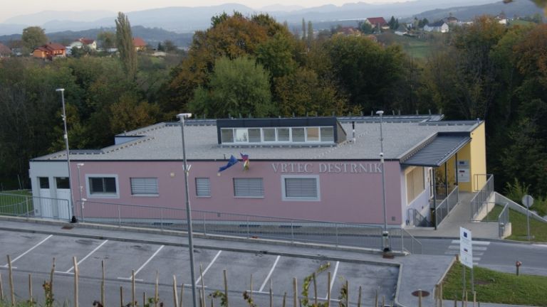1576763161_sd-novorojenčki_destrnik.jpg