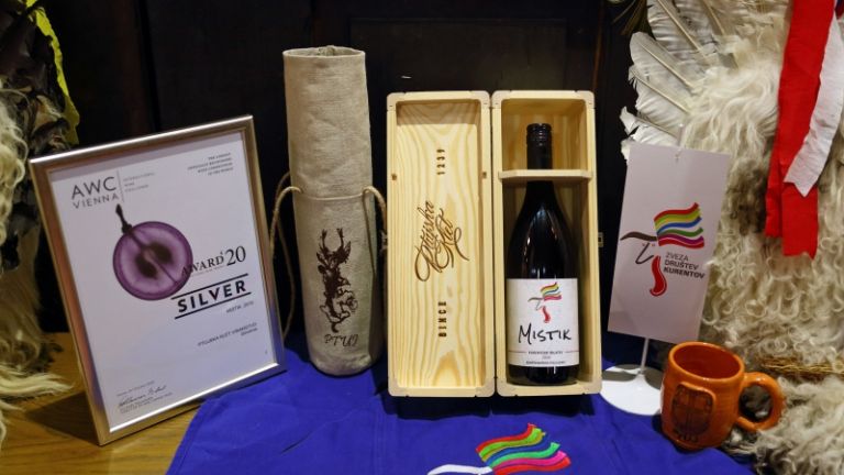 1612789369_cg_vino_mistik.jpg