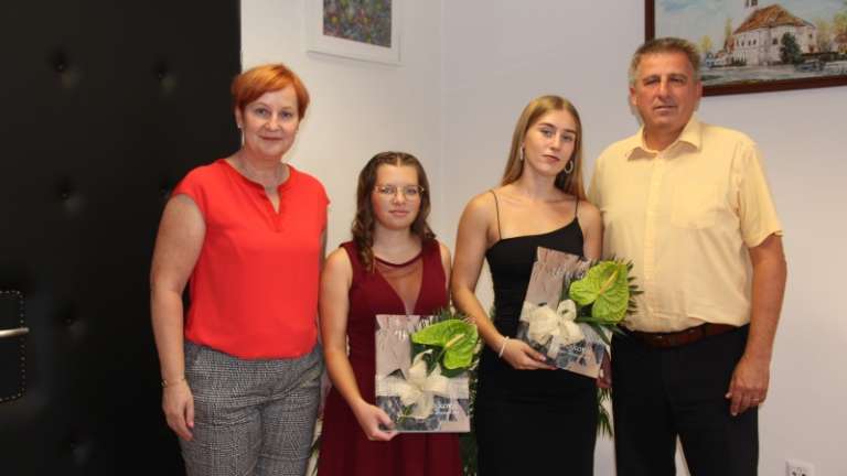 1695042632_mz_hajdina_zlati_maturantki.jpg