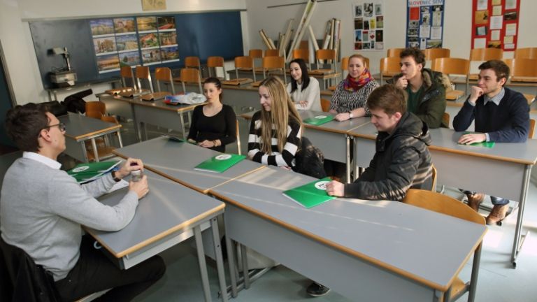 1485340328_cg_student_dijaku.jpg