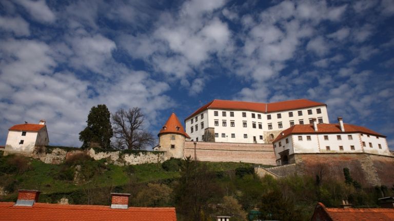 1648730381_cg_grajski_kompleks_prvi_april.jpg