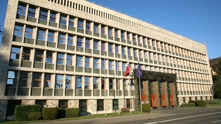 1467542363_parlament_stavba.jpg
