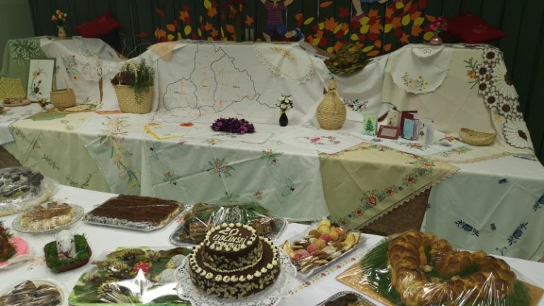 1571912297_kg_razstava_ročnih_del_in_slasčic.jpg