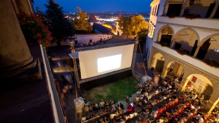 1467367193_kino-brez-stropa-dan3-5.jpg