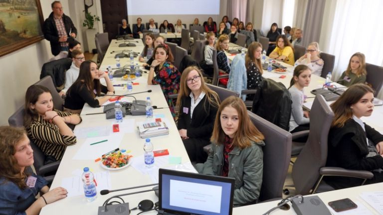 1521717691_cg_otroski_parlament.jpg