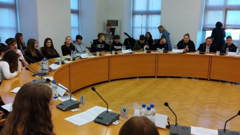 1680530870_mh-medobčinski_parlament.jpg