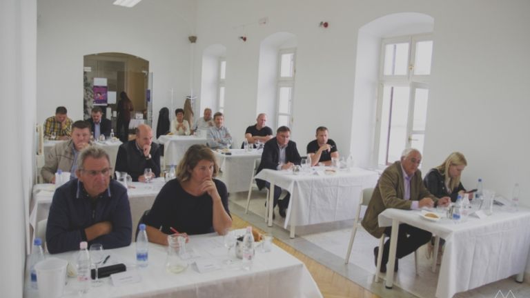 1541849759_mh-ocenjevanje_vina.jpg