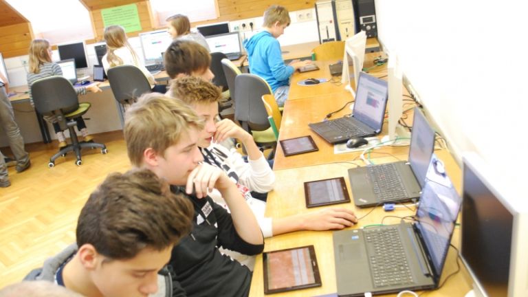1510330654_os_teden_programiranja_videm.jpg