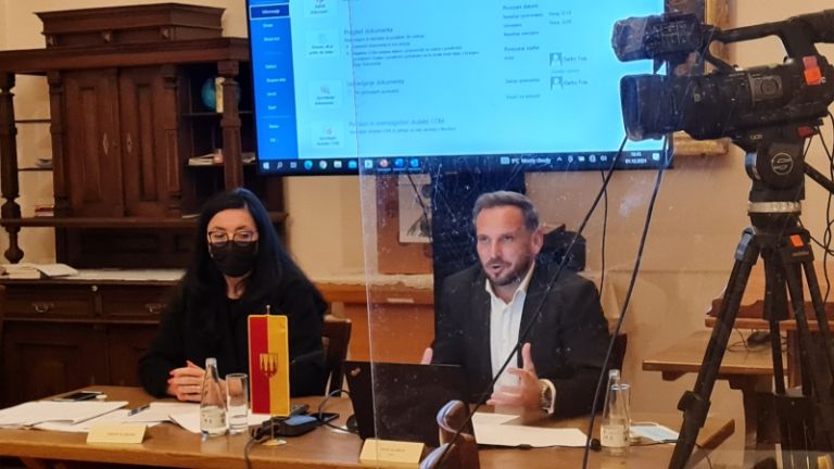 1638794710_sd-fras_proti_klobasi01.jpg
