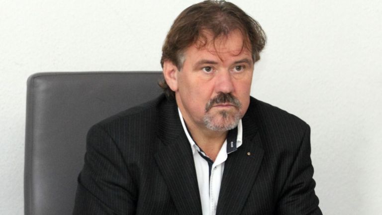1468246800_cg_celan.jpg