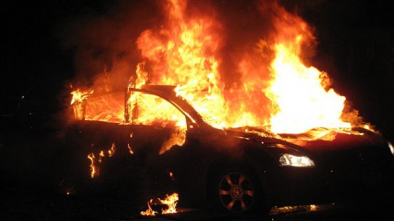 1476562392_car-on-fire.jpg