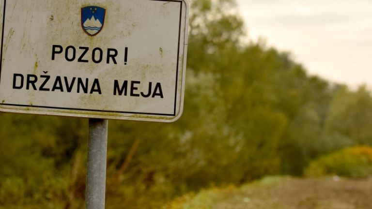 1619095014_meja.jpeg