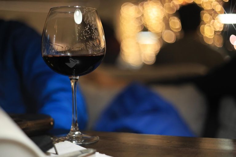 alkohol, kozarec vina.jpg