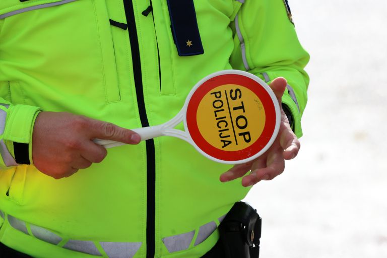 policija stop znak, meritev hitrosti