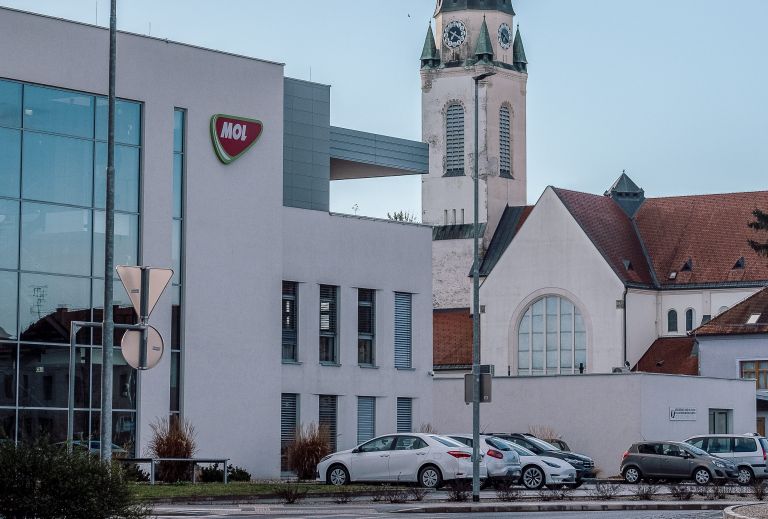 simbolična, uprava-mol, katoliška-cerkev