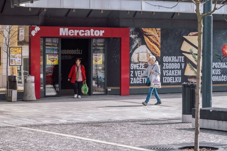simbolična, upokojenci, starejši, starostniki, nakupovanje, trgovina, mercator