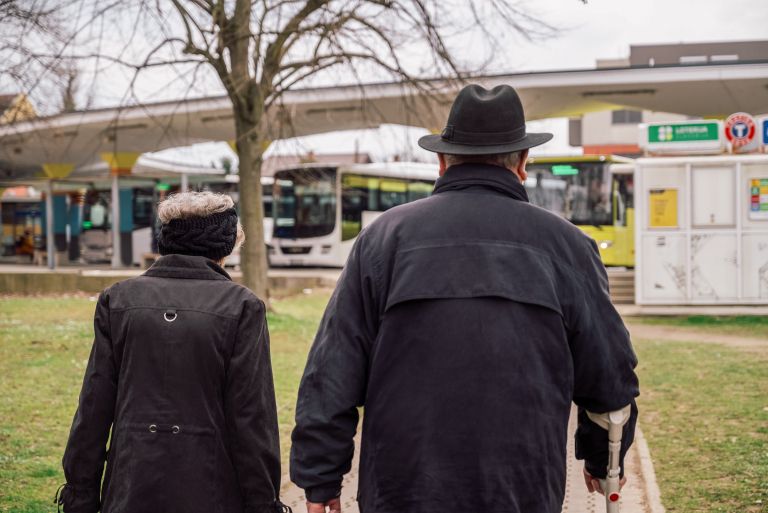 simbolična, avtobusna-postaja, murska-sobota, upokojenci, starejši