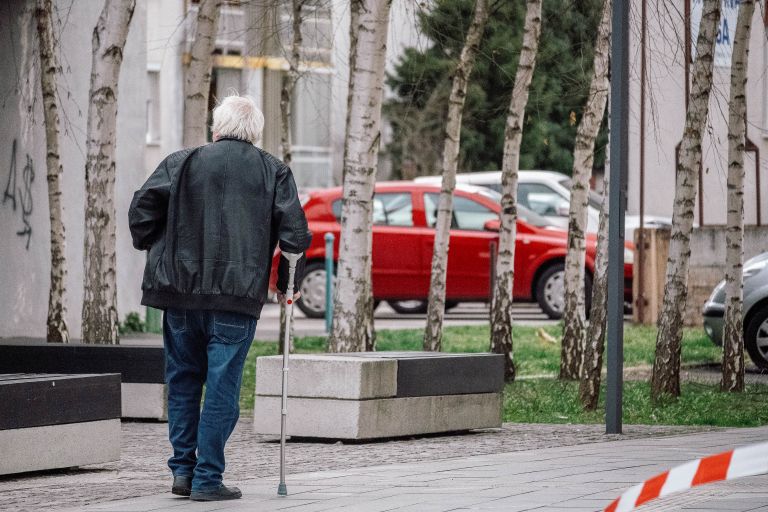 simbolična, upokojenci, starejši, starostniki, invalidi