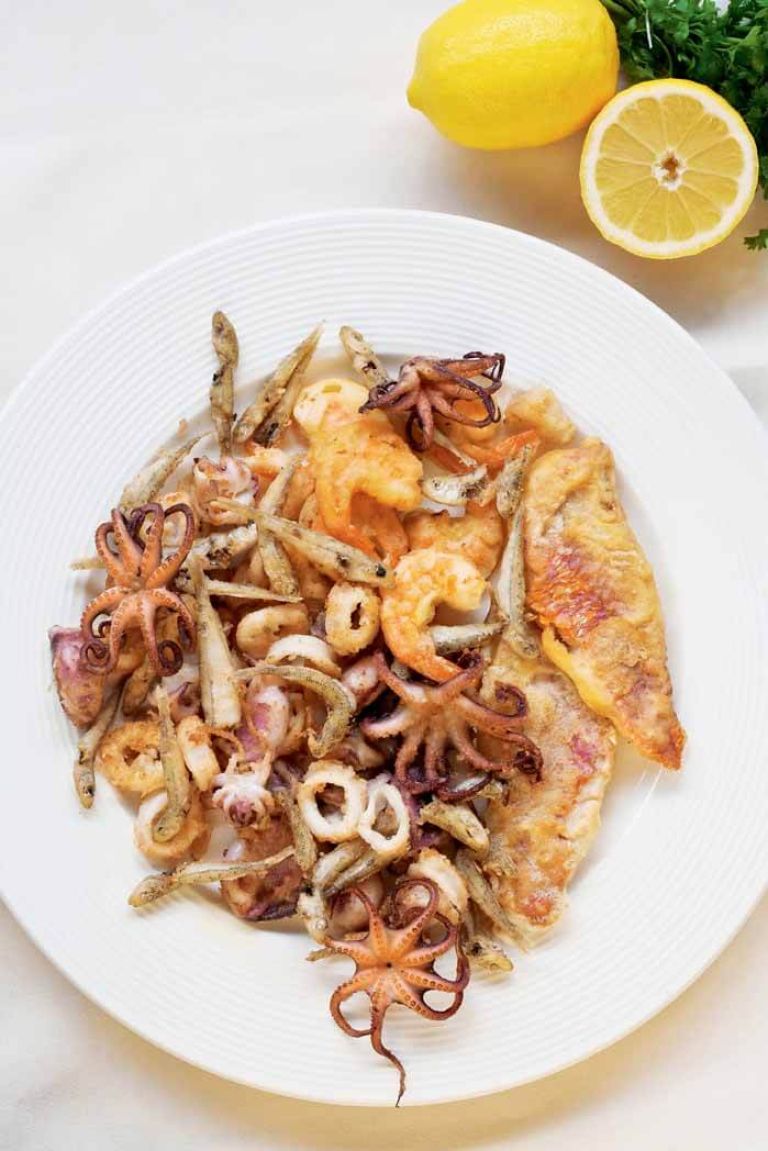mesane ocvrte ribe in morski sadezi-fritto misto