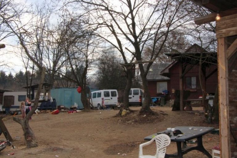 Romsko naselje simbolna.jpg