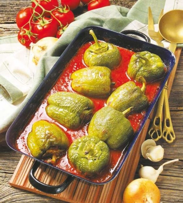 polnjene-paprike-v-pecici_558x620_acf_cropped