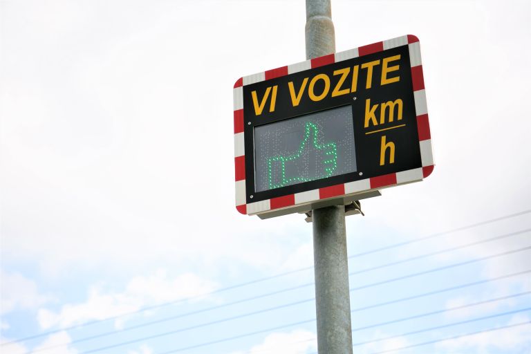 Prikazovaniki Vi vozite učinkovito nagovorijo okoli 7 odstotkov prehitrih voznikov.jpg