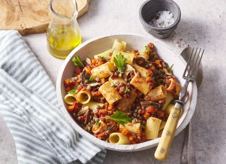 Veganski bolognese z lečo