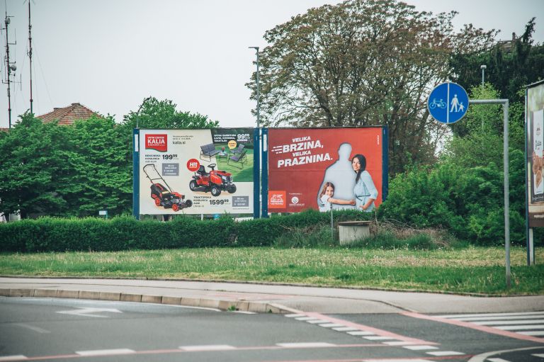 simbolična, reklamni-pano, jumbo-plakat, obcestni-pano, oglasni, oglasna-tabla