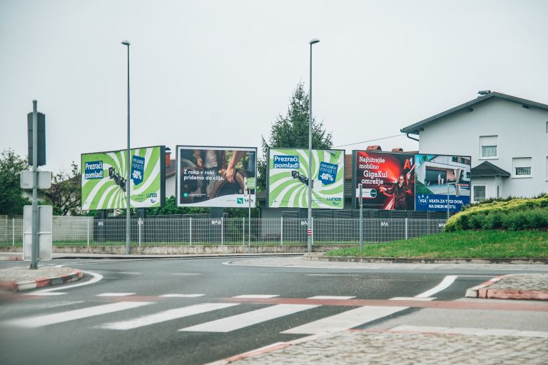 simbolična, reklamni-pano, jumbo-plakat, obcestni-pano, oglasni, oglasna-tabla