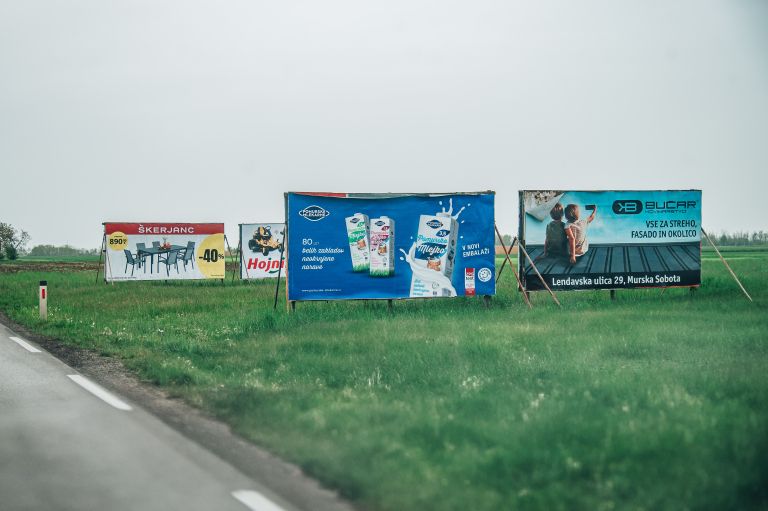simbolična, reklamni-pano, jumbo-plakat, obcestni-pano, oglasni, oglasna-tabla