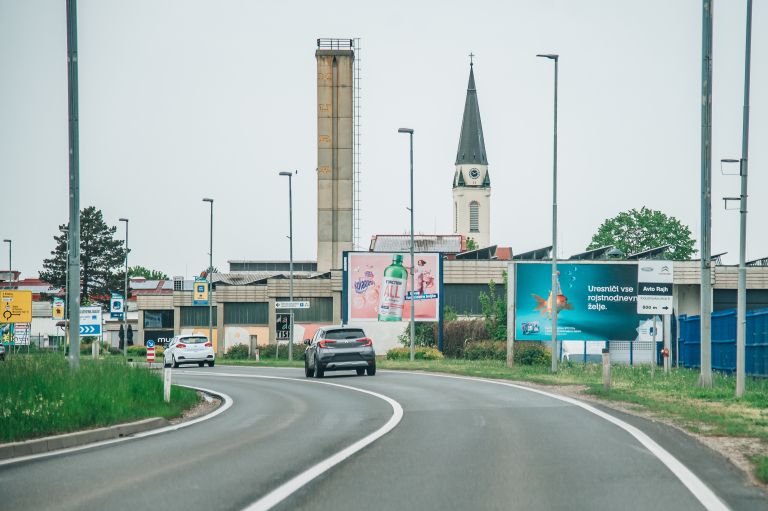 simbolična, reklamni-pano, jumbo-plakat, obcestni-pano, oglasni, oglasna-tabla