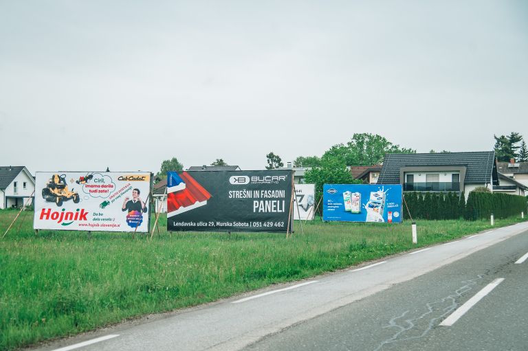 simbolična, reklamni-pano, jumbo-plakat, obcestni-pano, oglasni, oglasna-tabla