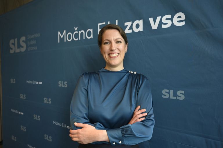 Nina Strah, SLS