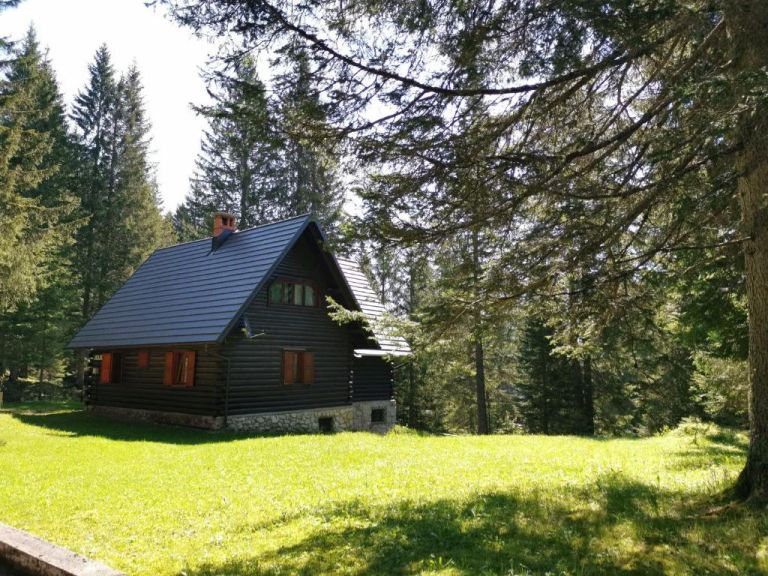 Koča Stara Jelka Bohinj.jpg