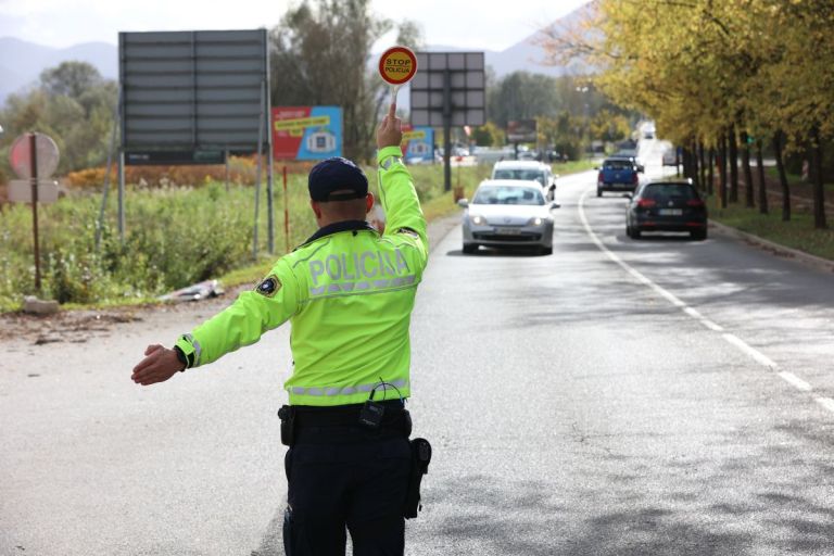 policist ustavlja r balen.jpeg