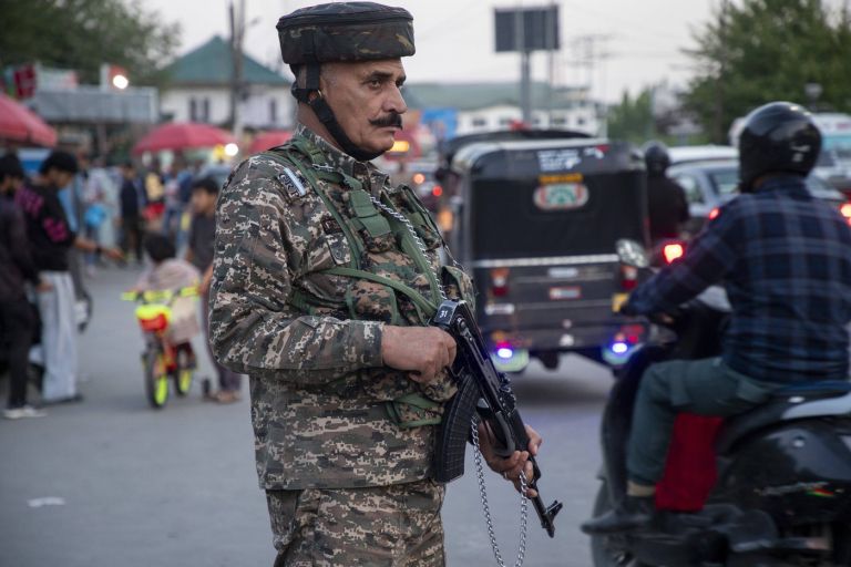 indijski vojak, srinagar.jpg