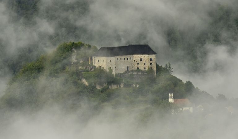 grad kostel.jpg