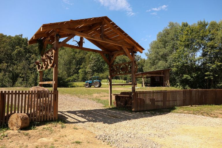 farma, kmetija