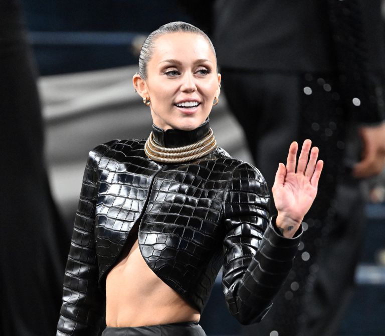 Miley Cyrus - Miley Cyrus je prvič odkrito spregovorila o dogajanju znotraj svoje slavne družine.